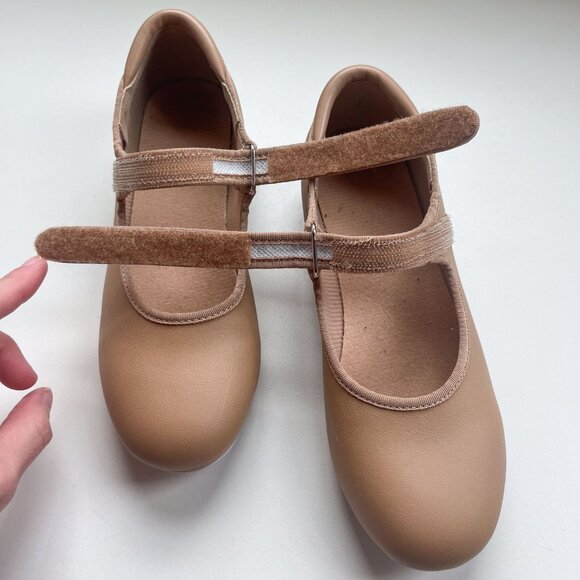 Linodes Velcro Closure Tan Girls Size 3 Tap Shoe - Picture 2 of 6